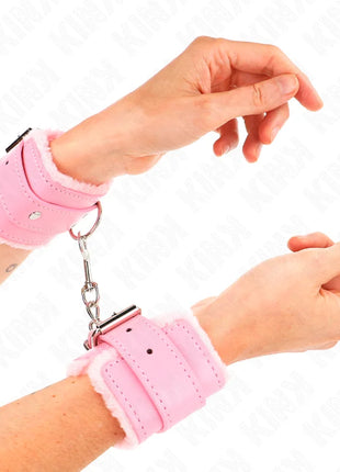 KINK - PELZGEFÜTTERTE HANDGELENKFESSELN ROSA MIT ROSA GÜRTEL VERSTELLBAR 17-29 CM X 6 CM