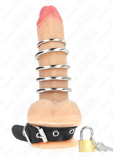 KINK - PENISRING AUS LEDER MIT VERSCHLUSSBAND 21 X 2 CM UND 5 METALLRINGEN VON 3 CM BIS 4 CM