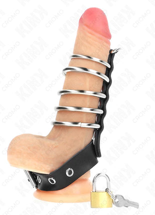 KINK - PENISRING AUS LEDER MIT VERSCHLUSSBAND 21 X 2 CM UND 5 METALLRINGEN VON 3 CM BIS 4 CM