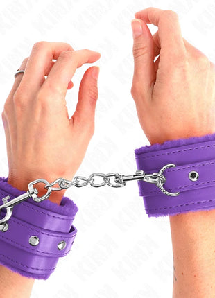 KINK - PREMIUM PELZGEFÜTTERTE HANDGELENKFESSELN LILA MIT LILA GÜRTEL VERSTELLBAR 17-29 CM X 6 CM