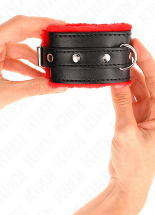 KINK - PREMIUM PELZGEFÜTTERTE HANDGELENKFESSELN ROT MIT SCHWARZEM GÜRTEL VERSTELLBAR 17-29 CM X 6 CM