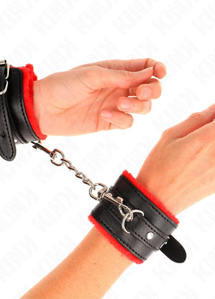 KINK - PREMIUM PELZGEFÜTTERTE HANDGELENKFESSELN ROT MIT SCHWARZEM GÜRTEL VERSTELLBAR 17-29 CM X 6 CM