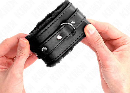 KINK - PREMIUM PELZGEFÜTTERTE HANDGELENKFESSELN SCHWARZ MIT SCHWARZEM GÜRTEL VERSTELLBAR 17-29 CM X 6 CM