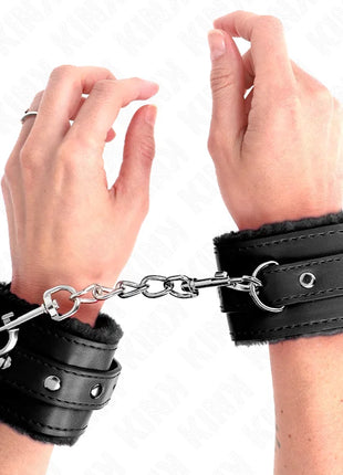 KINK - PREMIUM PELZGEFÜTTERTE HANDGELENKFESSELN SCHWARZ MIT SCHWARZEM GÜRTEL VERSTELLBAR 17-29 CM X 6 CM