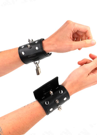 KINK - PUNK HANDGELENKFESSELN MIT SPIKES 25 X 6 CM