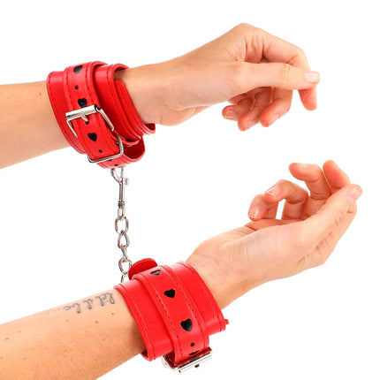 KINK - ROTE HANDGELENKSFESSELN MIT SCHWARZER HERZEINLAGE VERSTELLBAR 21-28 CM X 5,5 CM