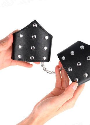 KINK - SCHWARZE ARMBÄNDER IM POINT-STIL MIT KETTE VERSTELLBAR 17-23 CM X 8,5 CM