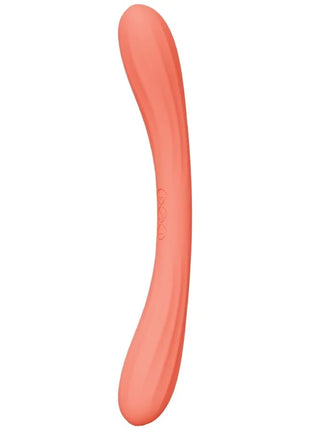 Lelo boomerang doppelkörper vibrator korallenrot aus silikon mit glattem, geschwungenem design und dezentem branding