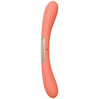 Coralfarbener lelo boomerang doppelender vibrator mit glattem silikon und silbernem bedienfeld