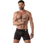 Locker gear schwarze herren briefs mit anatomisch geformter fronttasche und kleinem rechteckigem etikett am bund