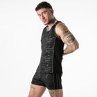 Locker gear tanktop mit vollem militärzugang in schwarz und grau camo mit schwarzem rand in größe l für einen inspirierten look in verschiedenen farben