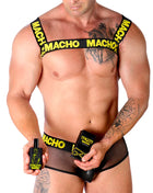 Schwarze transparente mesh-slip mit gelbem macho-logo am bund und den trägern zu macho alpha eau de parfum 30 ml