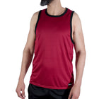 Rotes macho t-shirt träningsshirt mit schwarzem rand an ausschnitt und ärmeln für fitness und gym