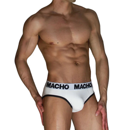 Weißes macho classic slip m schmiegt sich dank hochwertige material und anpassungsfähigen lycra-gewebes an den körper