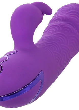 Manhattan beach marvel lila silikon vibrator in hasenform mit strukturierten rippen und metallischem akzentumfang