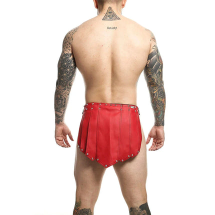 Rote leder shorts mit plissee design und silbernen nieten am saum mob dngeon roter romanda rock einheitsgröße
