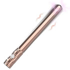 Rosa rose gold metallic magic stick vibrator mit schlankem zylindrischem design und power-knopf am griff