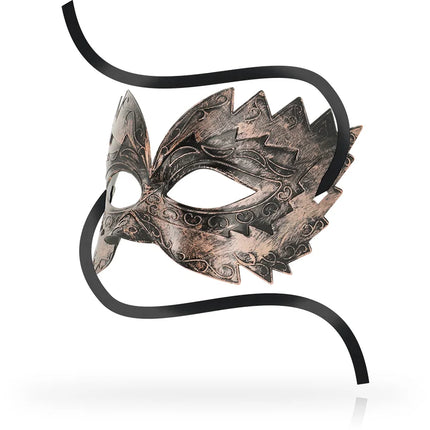 Ornamentale metallic maske aus kupfer mit filigranem schnörkelmuster und antiker bronzefarbe im venezianischen stil
