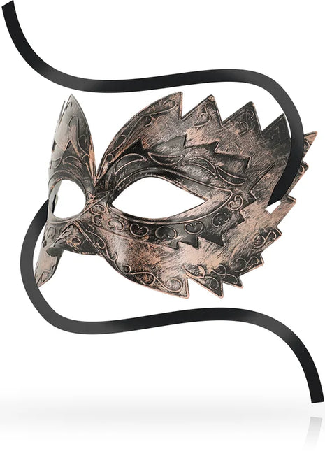 Ornamentale metallic maske aus kupfer mit filigranem schnörkelmuster und antiker bronzefarbe im venezianischen stil