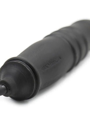Schwarzes gummi-handgriff-saugglockenwerkzeug mit strukturierter griffoberfläche und schlauch für ohmama aufblasbaren fetischdildo