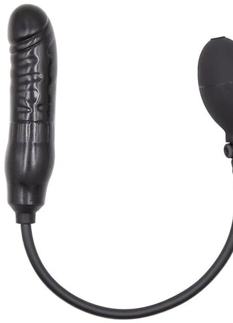Schwarzer aufblasbarer analplug ohmama fetisch mit strukturierter oberfläche und ballonpumpe