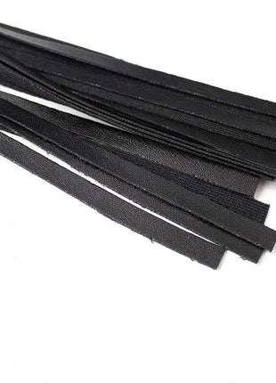 Ohmama fetisch latigo basic schwarze lederquasten mit glatter leicht strukturierter oberfläche und sauber geschnittenen enden
