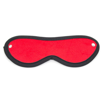 Rote plüsch-augenmaske mit schwarzem rand und silbernen nieten aus dem ohmama fetish 5-teiliges bondage-set