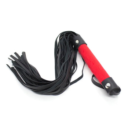 Ohmama fetish rot schwarzer lederflogger mit gepolstertem griff und metallschrauben im 5-teiliges bondage-set