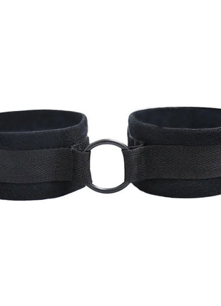 Schwarze wildleder handschellen ohmama fetisch mit mittlerem metallring und strukturierten stoffriemen