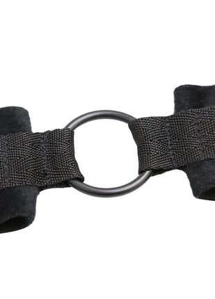 Schwarze ohmama fetish anfinger-handschellen mit zentralem metallring aus stoff und metall