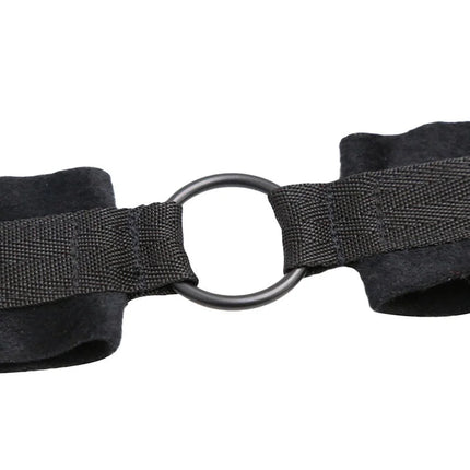 Schwarze ohmama fetish anfinger-handschellen mit zentralem metallring aus stoff und metall