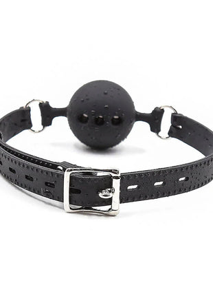 Atmungsaktiver schwarzer silikon ballknopf mit strukturiertem lederriemen und silberner schnalle von ohmama fetish