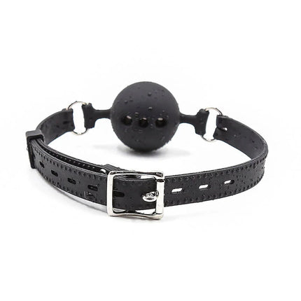 Atmungsaktiver schwarzer silikon ballknopf mit strukturiertem lederriemen und silberner schnalle von ohmama fetish