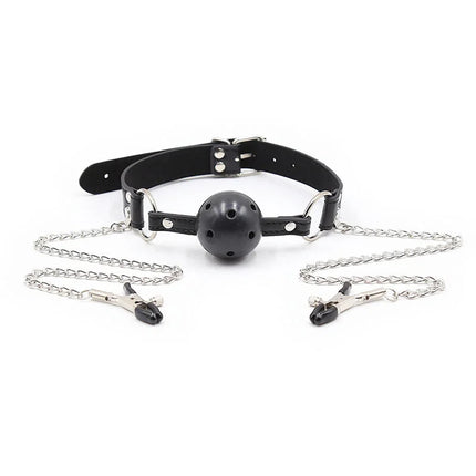 Ohmama fetish schwarzer leder ballknebel mit belüftungsöffnungen und schwarzen metallnippleklemmen und silbernen ketten