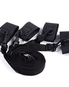 Schwarzes ohmama fetish bondage-fessel set aus nylon mit klettverschlüssen und verstellbaren metallschnallen