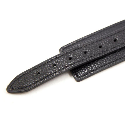 Ohmama fetish schlangenmuster halskette mit schwarzem, strukturiertem lederarmband und präziser steppnaht