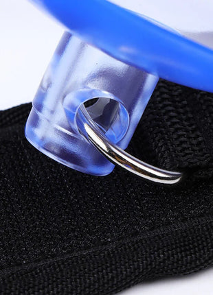 Ohmama fetish handgelenkfessel mit saugnapf blaue transparente plastikklammer und silberner metallring an schwarzem meshstoff
