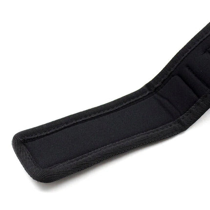 Schwarze gurtbandschlaufe mit verstärkter naht und gepolstertem inneren am ohmama fetish handgelenkfessel mit saugnapf