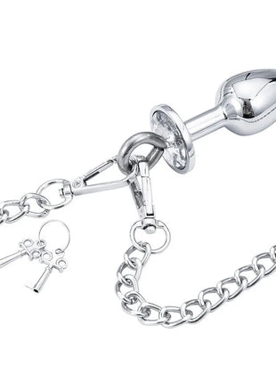 Silberner metallischer analplug mit kette und zwei schlüsselanhängern aus dem ohmama fetish handschellen set