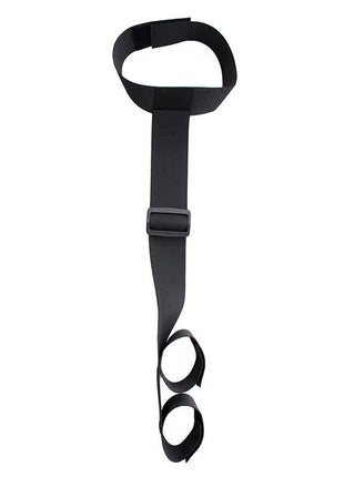 Schwarzer nylon handschellen mit verstellbarer schnalle und zwei schlaufen aus der ohmama fetish kollektion