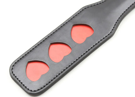 Ohmama fetish schwarzen lederpaddel mit drei roten herzförmigen ausschnitten für bondage spiel