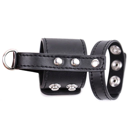 Schwarzes lederarmband ohmama fetish mit silbernen metallnieten und d-ring für keuschheitshülle
