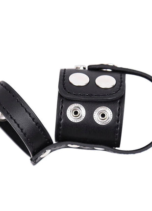 Schwarzes leder-armband mit silbernen metallschnallen und nieten ohmama fetish keuschheitshülle aus leder