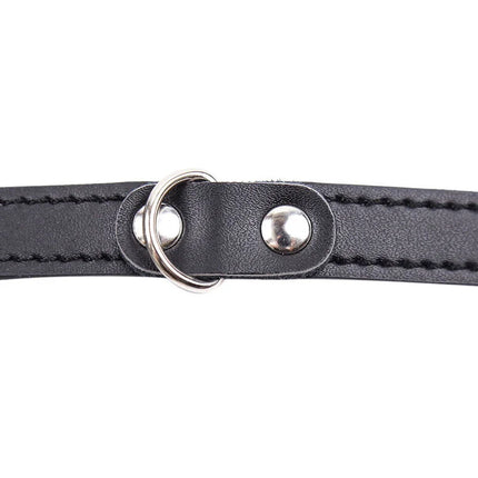 Schwarzes ohmama fetish keuschheitshülle aus leder mit silberfarbenem ring und nieten am hundehalsband