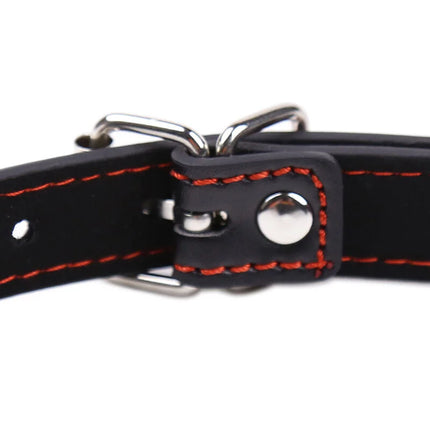 Schwarzes lederhalsband mit oranger naht und silbernem metallverschluss ohmama fetish knochkenknebel