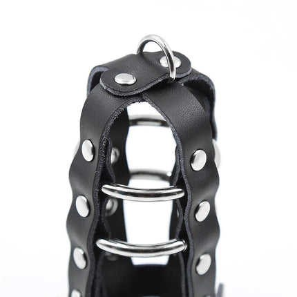 Schwarzes ohmama fetish lederhalsband mit silbernen metallnieten und d-ringen für bdsm zwecke