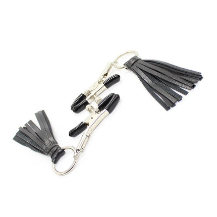 Schwarzer leder-taschenanhänger mit silbernen clips und quasten von ohmama fetish nippe labdeckungen