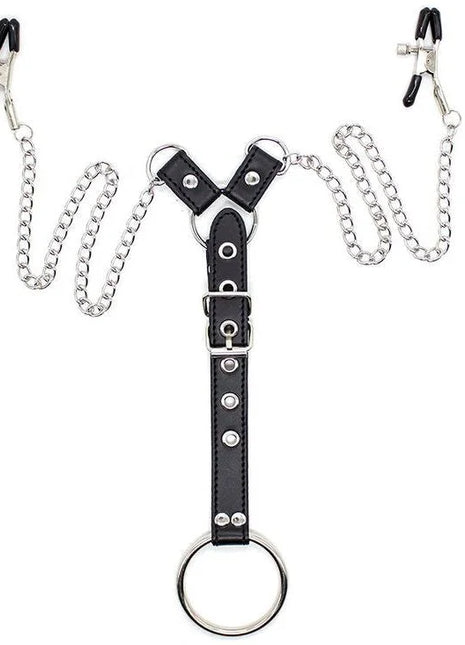 Schwarzer y-förmiger lederriemen mit silberfarbenen metallketten, clips und penisring von ohmama fetish