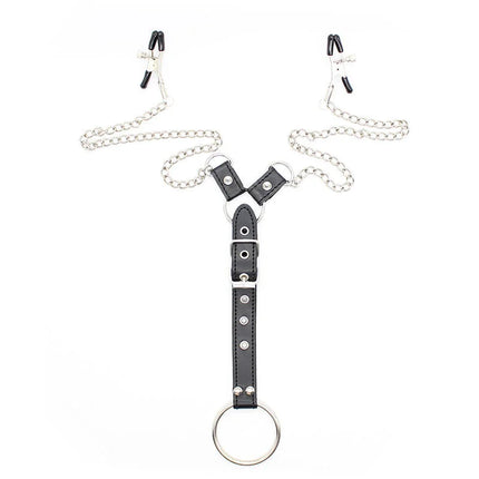 Schwarzer ohmama fetish leder y-riemen mit silbernen ketten, schnallen und zentralem ring für nippelklemmen und penisring