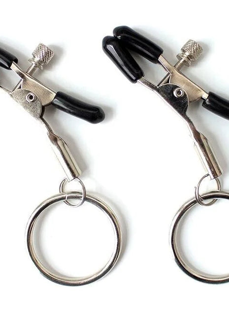 Eine paar schwarze und silberne ohmama fetish nippelklammern mit ringen und schlüsselanhänger aus metall